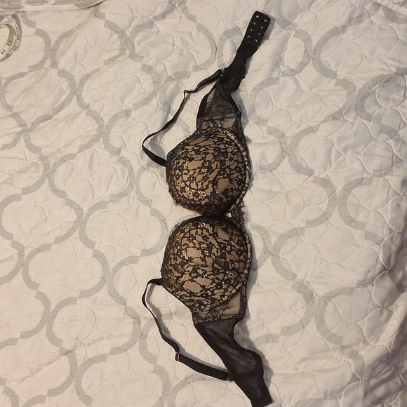 Victora's Secret Bra - Picture 1 of 6